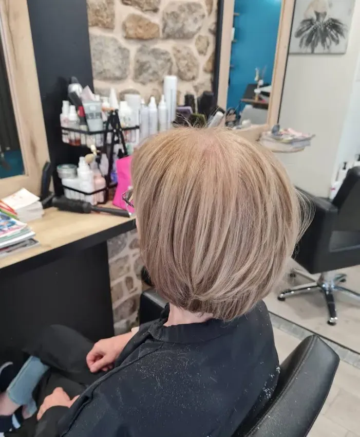 Coupe femme à Plouvara